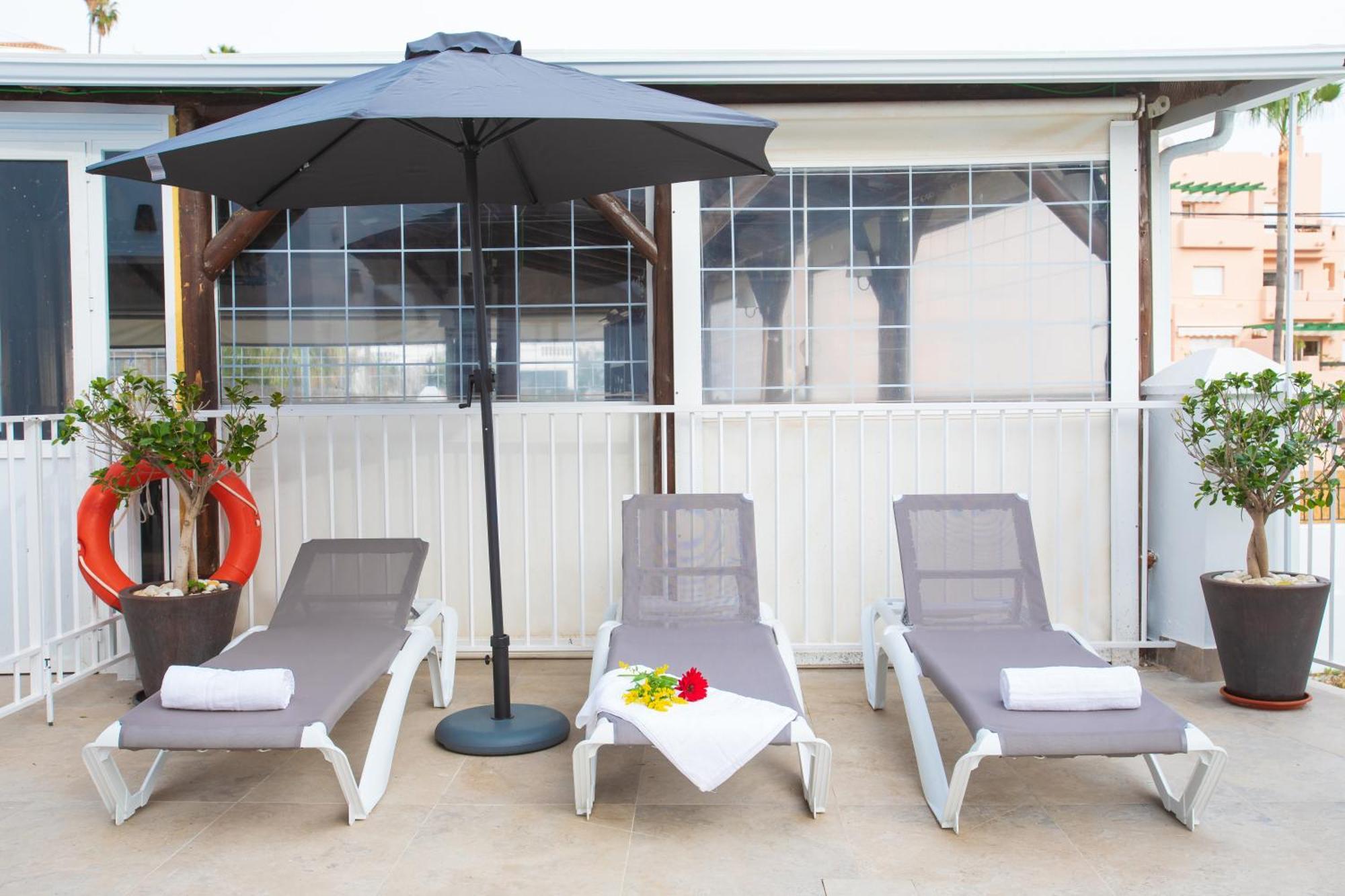 Boutique Rooms Playa Burriana ネルハ エクステリア 写真